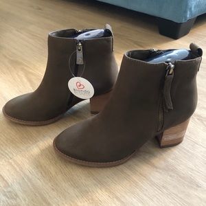 NEW, NEVER WORN Blondo Nova Ankle Boots Waterproof